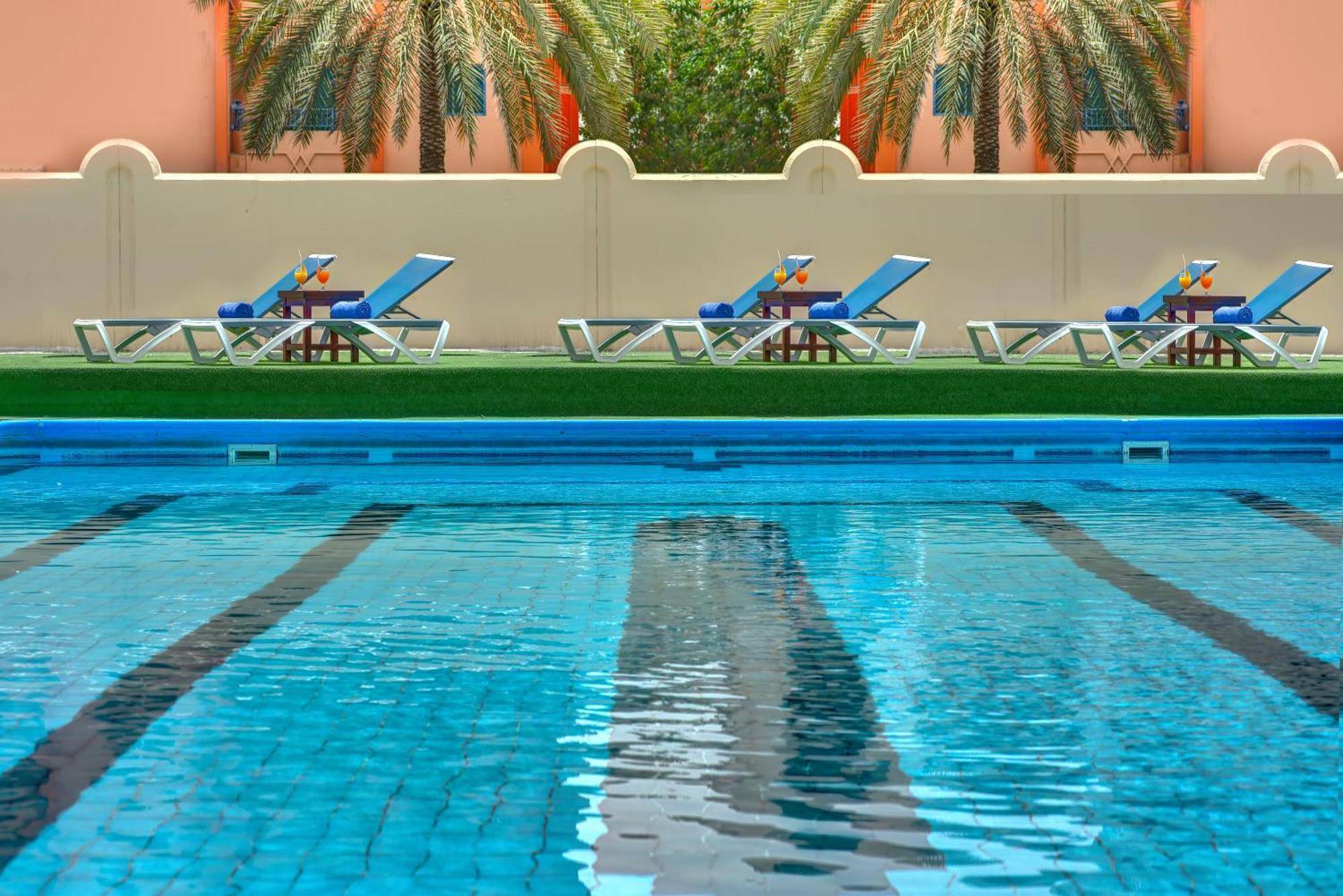 Al Bustan Flats Otel Şarja Dış mekan fotoğraf