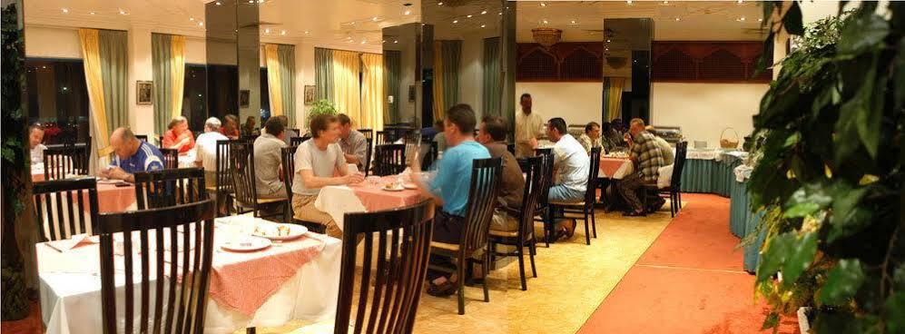 Al Bustan Flats Otel Şarja Dış mekan fotoğraf